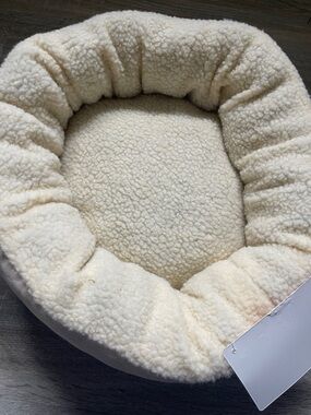 Sherpa Round Pet Bed - Cream 44 x 44 x 14 cm